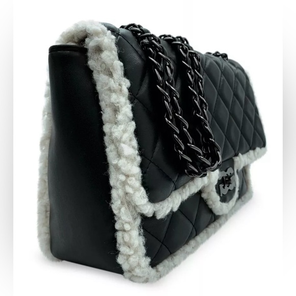 Gilda Paris Black Quilted Baguette Bag Faux Fur Sherpa Trim NEW - Picture 2 of 4
